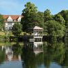 Blick vom Tiefwarensee auf der Hotel Amsee