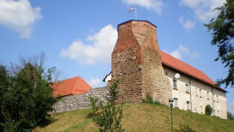 Burganlage mit Fangelturm Wesenberg