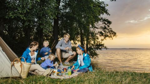 Camping am See mit der ganzen Familie