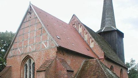 Kirche_Varchentin_wikipedia_