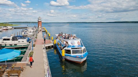 Fahrgastschiff und Aussichtsturm Plau am See