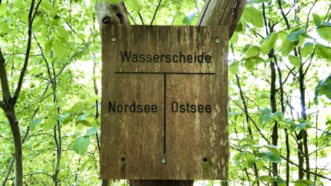 Hinweisschild zur Havelquelle auf der Wandertour Ankershagen - Bornhof und zurück