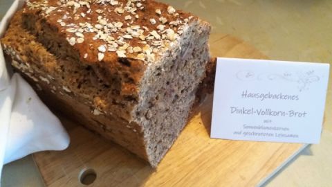 Hausgebackenes Brot zum Frühstück