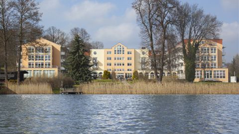 Frontansicht der "Klinik am Haussee"