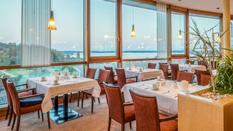 Panoramarestaurant mit Blick auf die Müritz