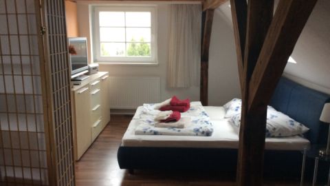 Das Schlafzimmer der Ferienwohnung im Obergeschoss