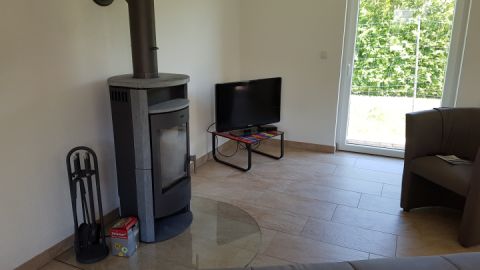 Für kühle Tage steht Ihnen im Wohnbereich ein Kamin zur Verfügung