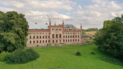 01_Schloss-Broock_Parkseite_Neue-Fenster_2023