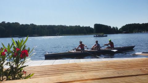 Zum ersten Mal mit Coach in einem Ruderboot