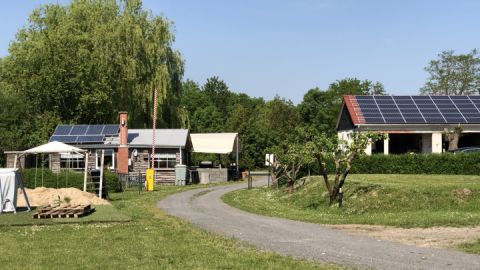 Blick vom Platz auf den Imbiss