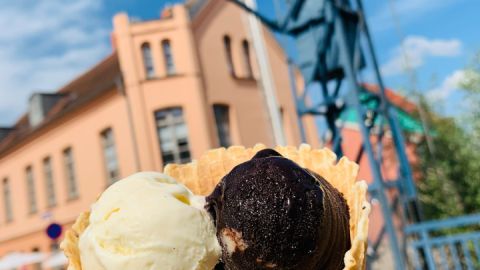 Eis in der Waffel to go