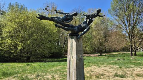 Skulptur Rutschgefahr