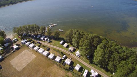Luftbild eines Campingplatzabschnittes