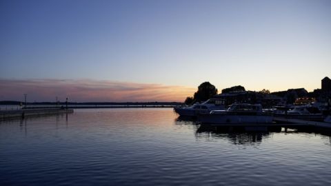 Abendstunden im Stadthafen an der Müritz