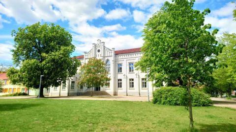 Schulkamp Teterow - Uhrenschule