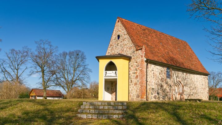 Hörspielkirche Federow auf der Wandertour Müritz-Nationalpark Weg