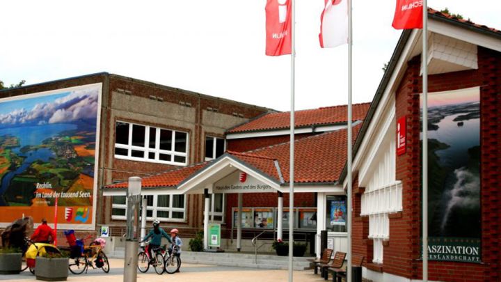 Touristischer Service - Tourist-Information / Haus des Gastes und des Bürgers Rechlin Touristischer Service - Tourist-Information / Haus des Gastes und des Bürgers Rechlin