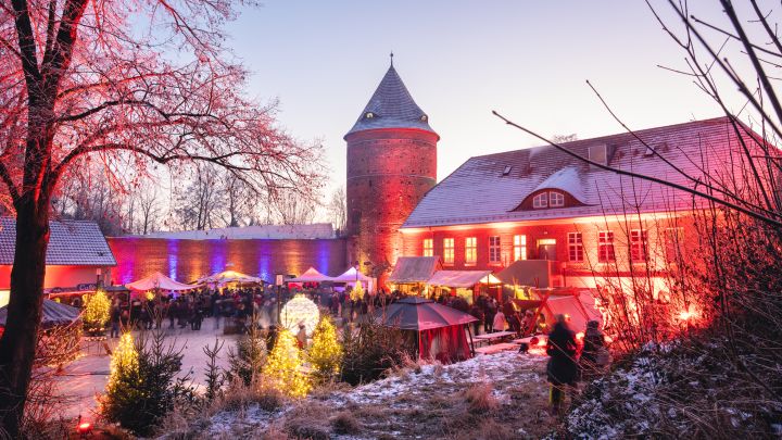 Weihnachtsmarkt in der Burg Plau am See