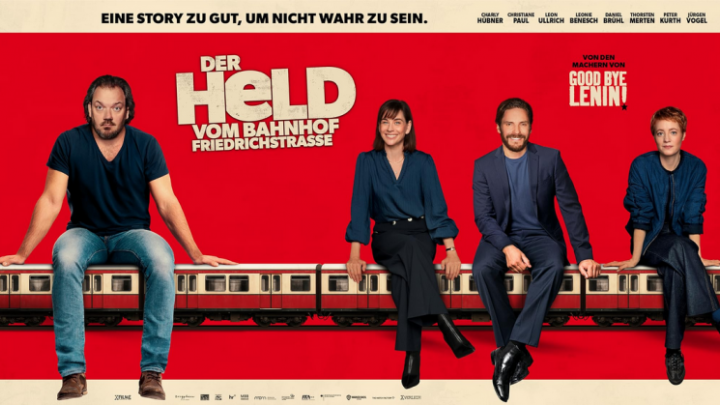 poster_quer_Der-Held-vom-Bahnhof-Friedrichstrasse-e1773325444301