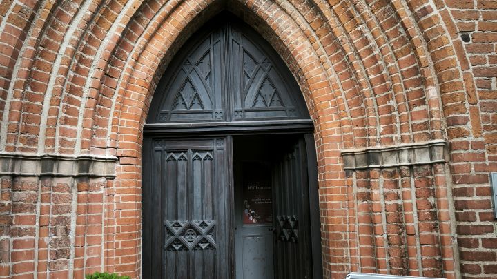 Eingang Stadtkirche Teterow Koch