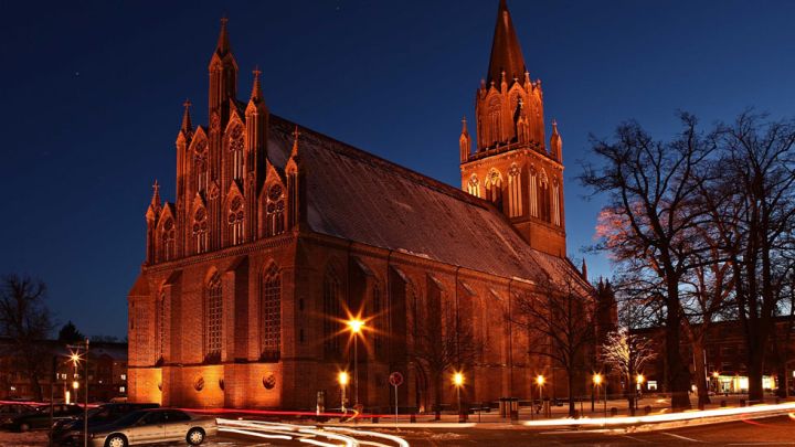 Konzertkirche Neubrandenburg bei Nacht