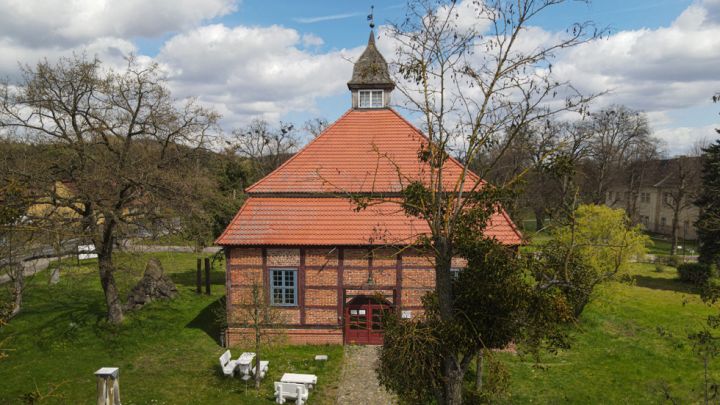 Kunstkapelle Remplin auf der Radtour - Rund um den Malchiner See