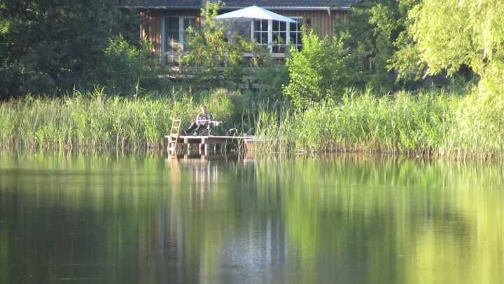 Schilfhaus - Angeln fast aus dem Wohnzimmer heraus Schilfhaus - Angeln fast aus dem Wohnzimmer heraus