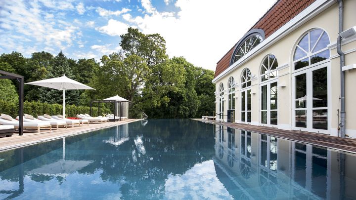 Außenpool Schloss Fleesensee Außenpool Schloss Fleesensee