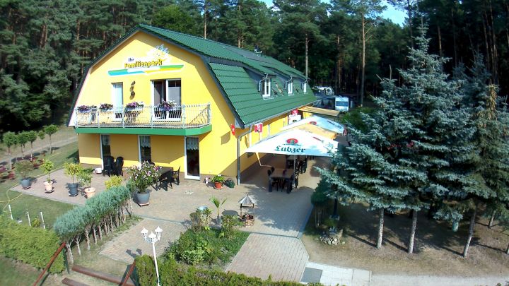 Familienfreundliche Ferienanlage mit Campingplatz, Ferienbungalows und Radfahrerunterkünften Familienfreundliche Ferienanlage mit Campingplatz, Ferienbungalows und Radfahrerunterkünften