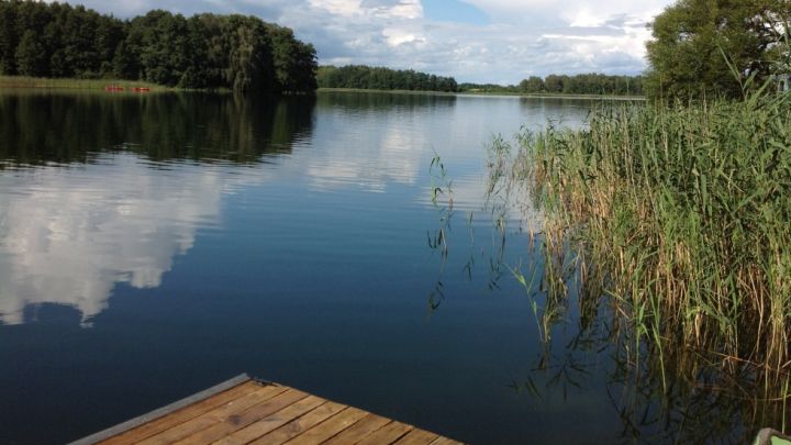 fewo_plaetlinsee_1_bootssteg-und-seeblick_980x553