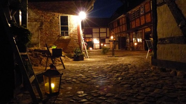 hof-des-kulturkonsums-im-abendlicht