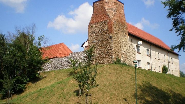 Burganlage mit Fangelturm
